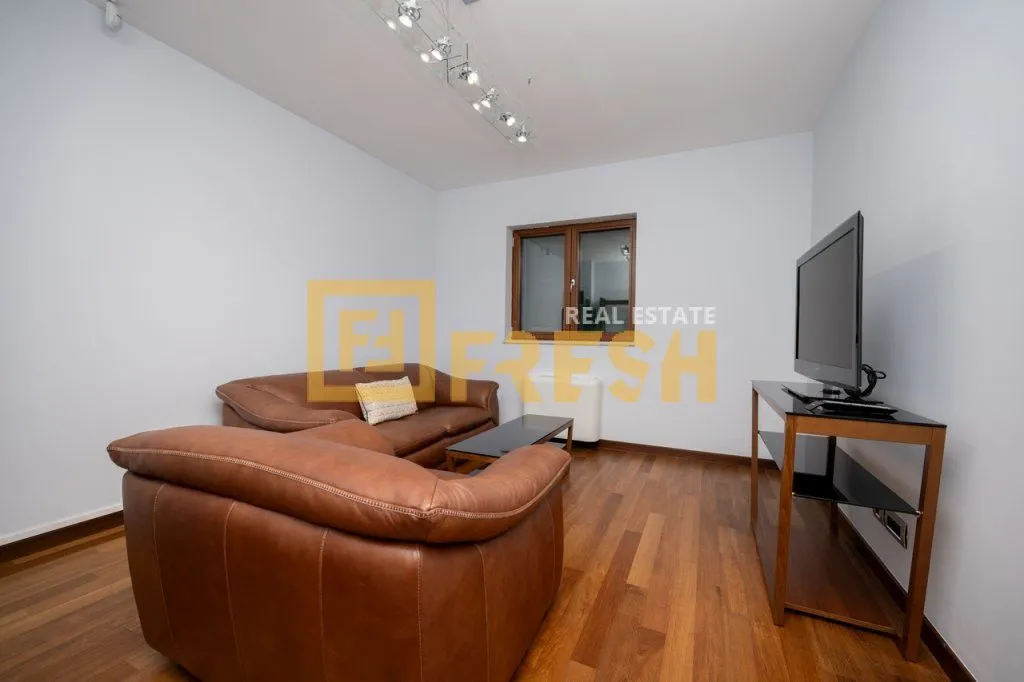 Rent, house, 380m², Mareza, Podgorica