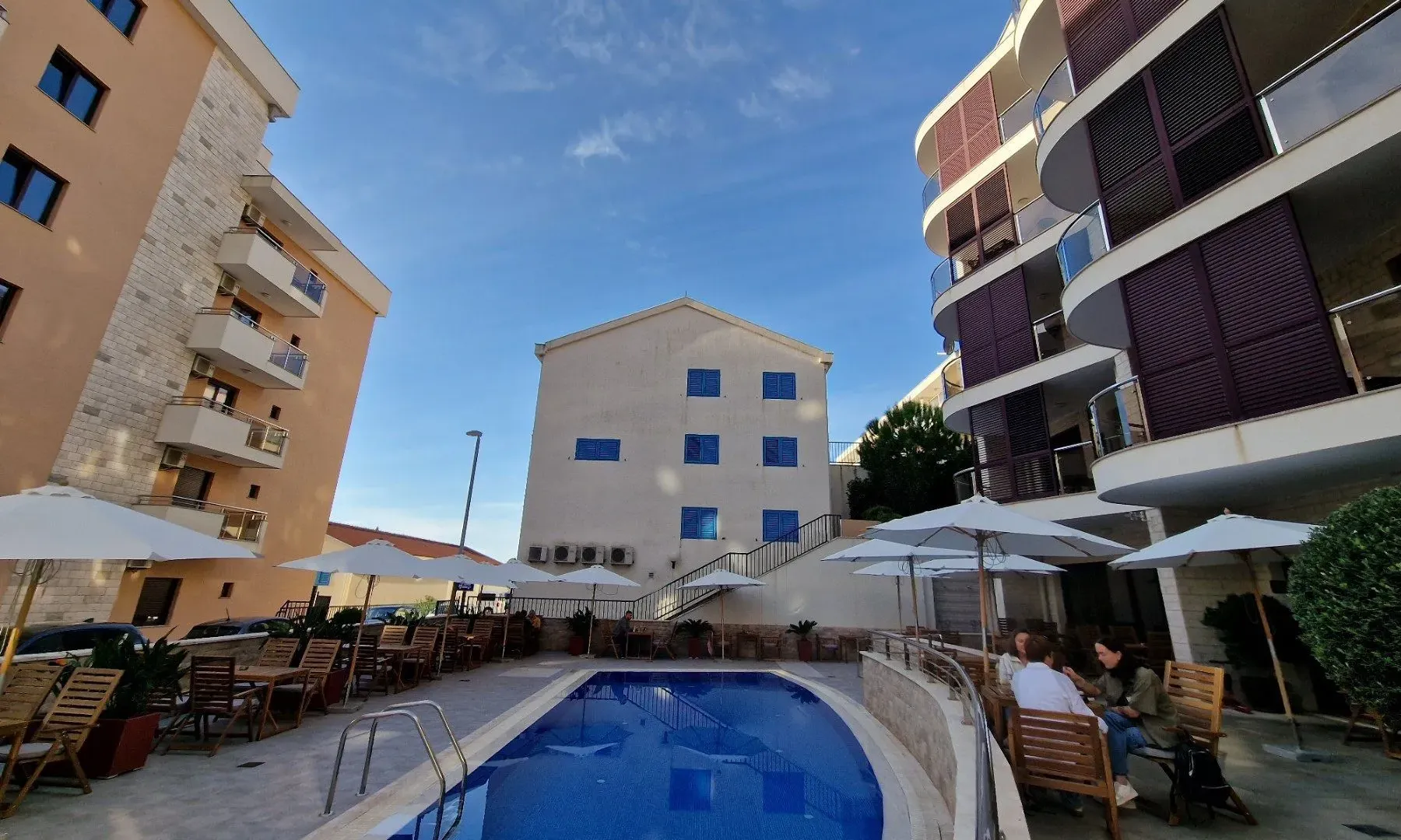 Izdavanje, jednosoban stan, 87m², Bečići, Budva