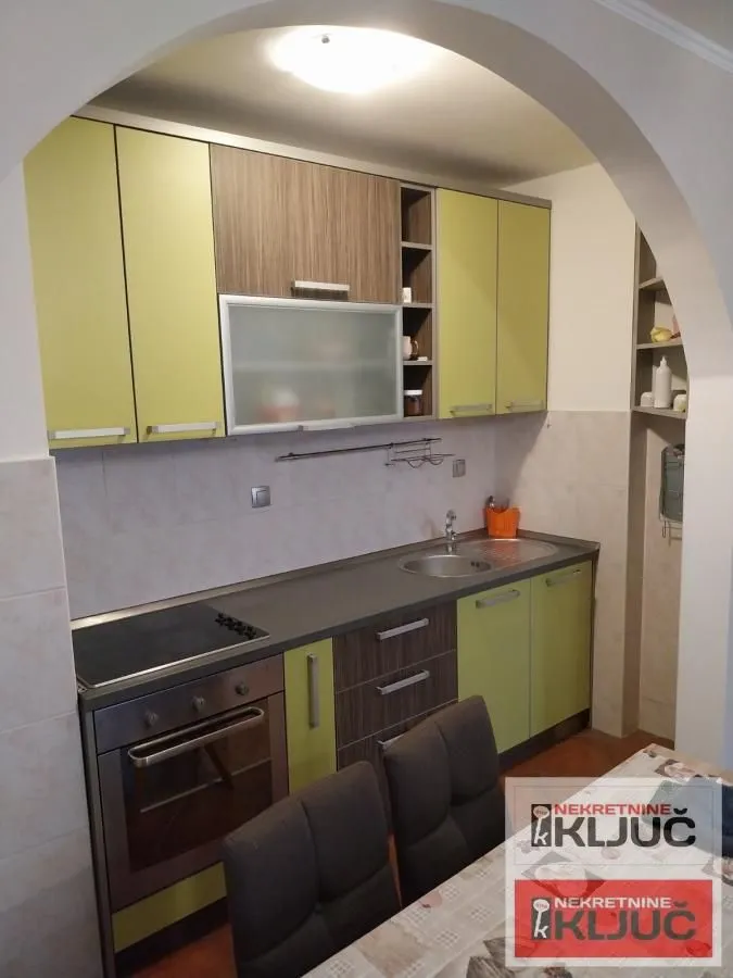 Prodaja, dvosoban stan, 43m², Cara Dušana, Novi Sad Sve Podlokacije