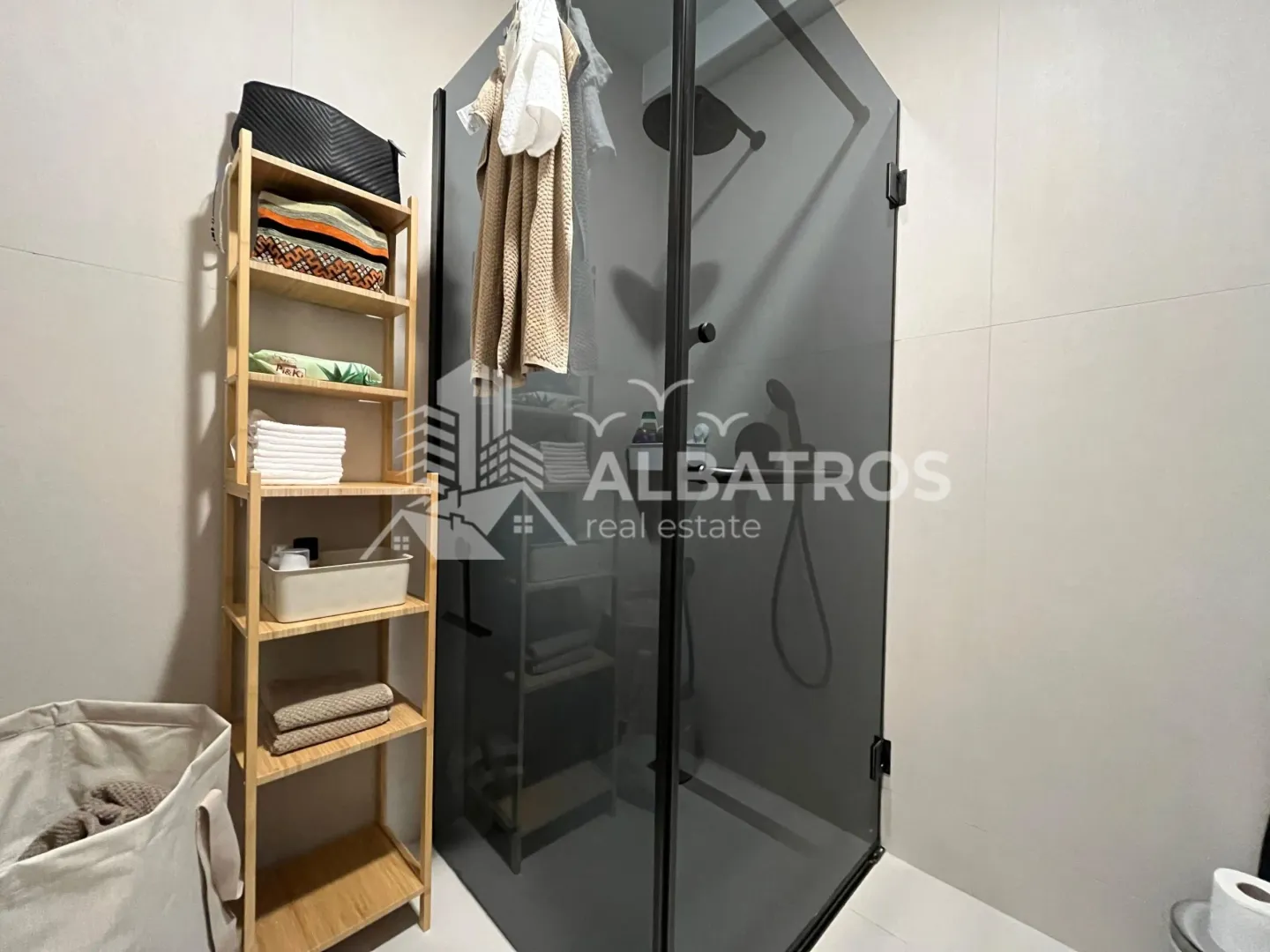 Izdavanje, jednosoban stan, 63m², Centar, Bar