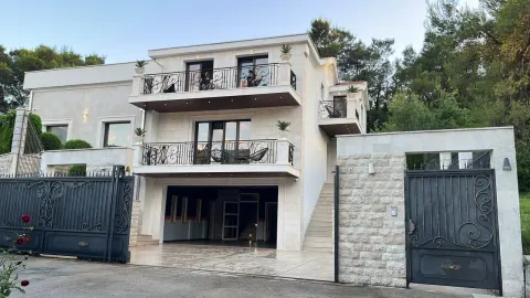 Rent, house, 400m², Dumidran, Tivat - image 3