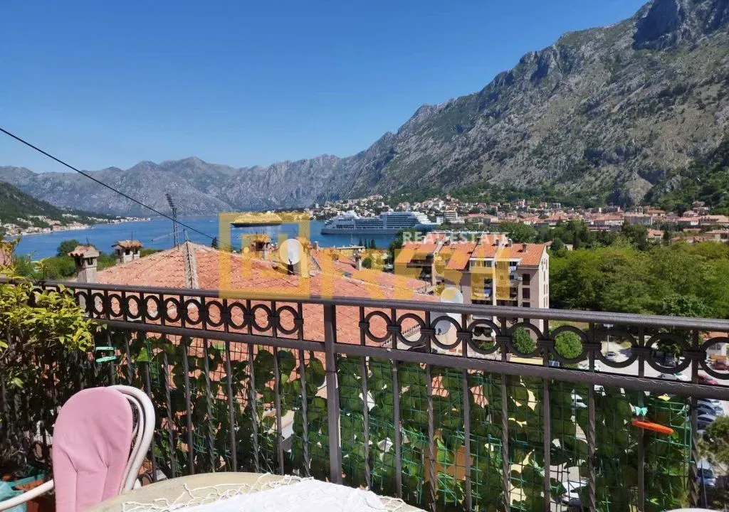 Prodaja, trosoban stan, 94m², Kotor, Crna Gora