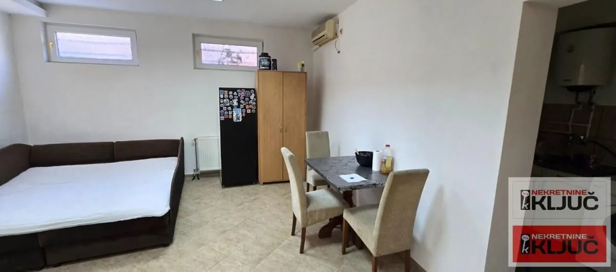 Izdavanje, jednosoban stan, 40m², Socijalno, Novi Sad Sve Podlokacije