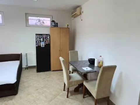 Izdavanje, jednosoban stan, 40m², Socijalno, Novi Sad Sve Podlokacije - image 2