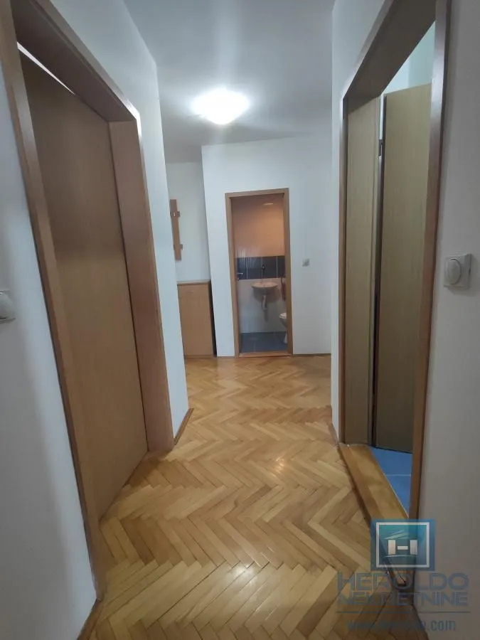 Prodaja, trosoban stan, 71m², Centar, Jagodina