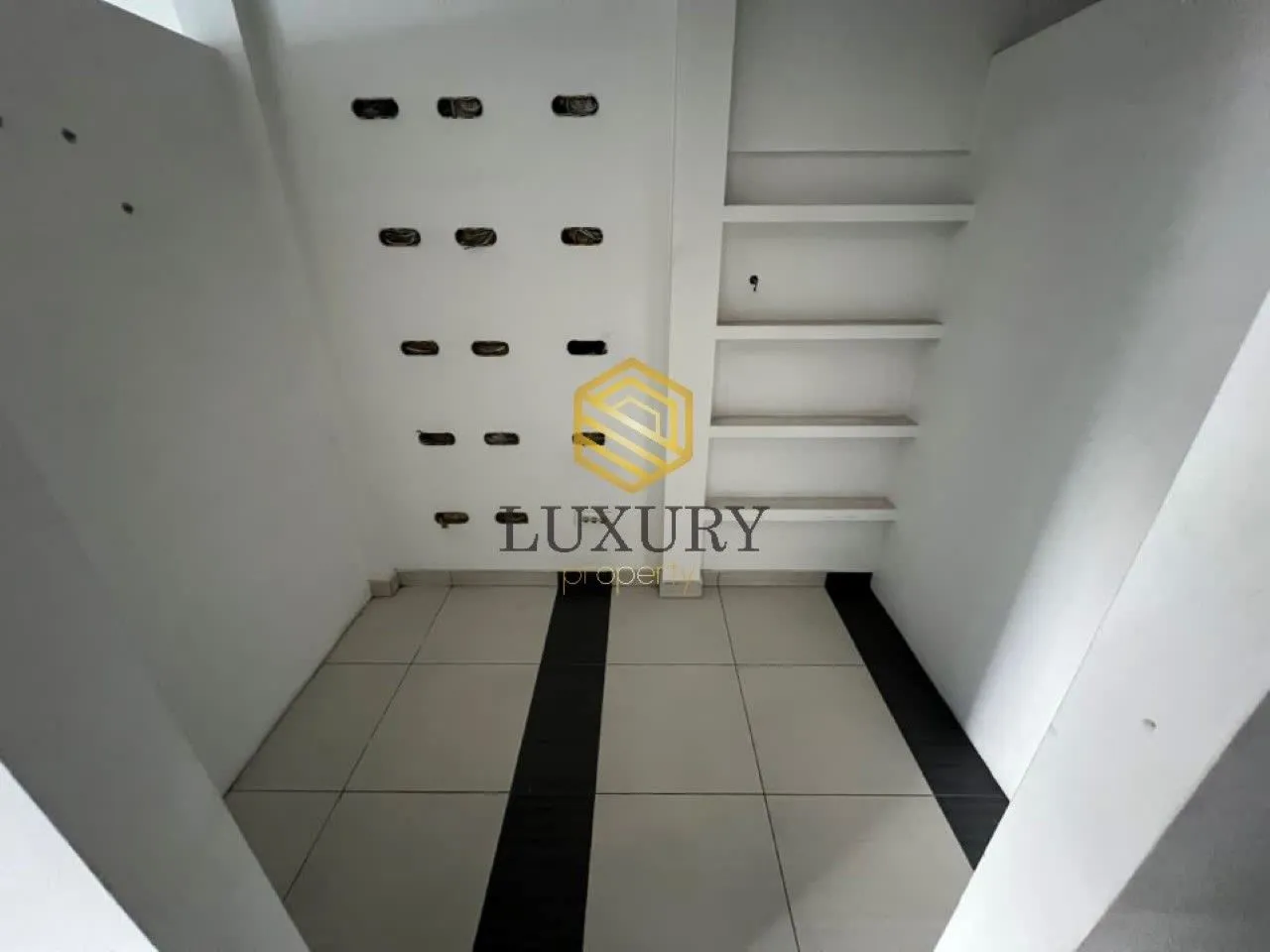 Rent, office space, 91m², Vezirov Most, Podgorica