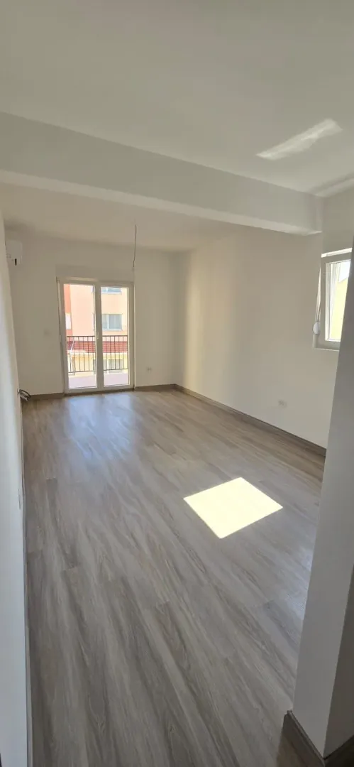 Prodaja, jednosoban stan, 56m², Lazi, Budva
