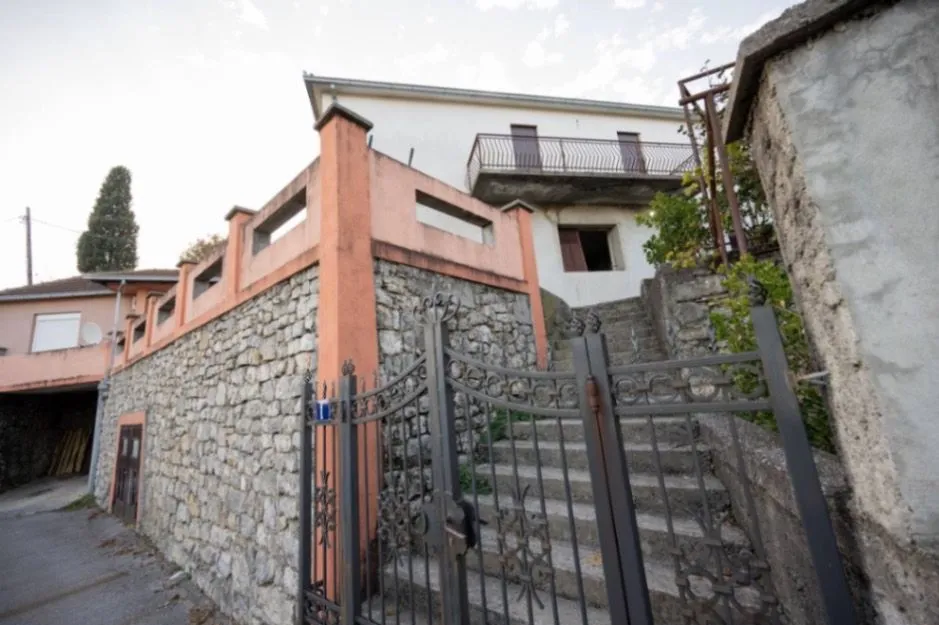 Sale, house, 240m², Momišići, Podgorica