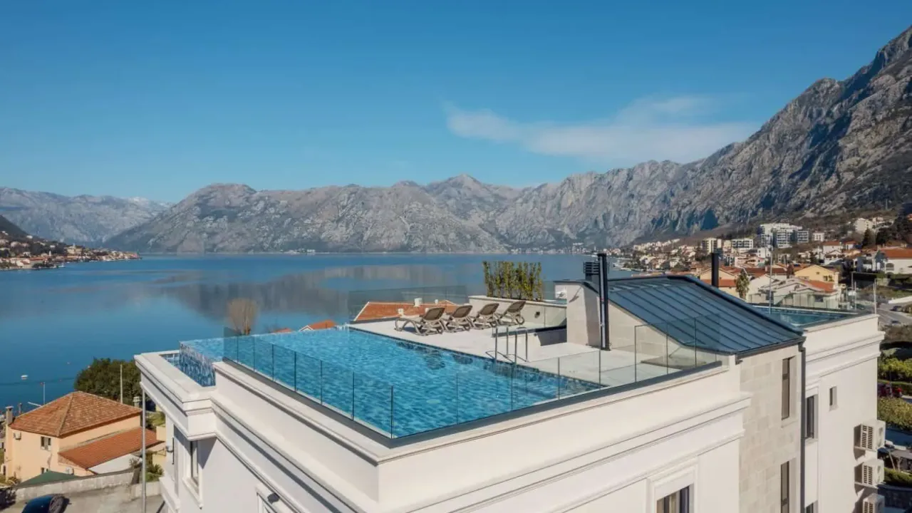 Prodaja, trosoban stan, 204m², Dobrota, Kotor