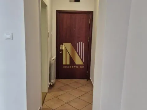 Izdavanje, poslovni prostor, 25m², Centar, Novi Sad - image 4