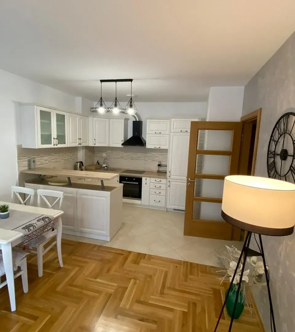 Rent, one bedroom apartment, 55m², Kalimanj, Tivat