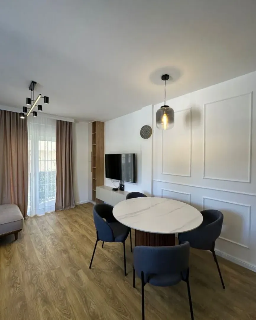 Izdavanje, dvosoban stan, 75m², Gruda, Cetinje