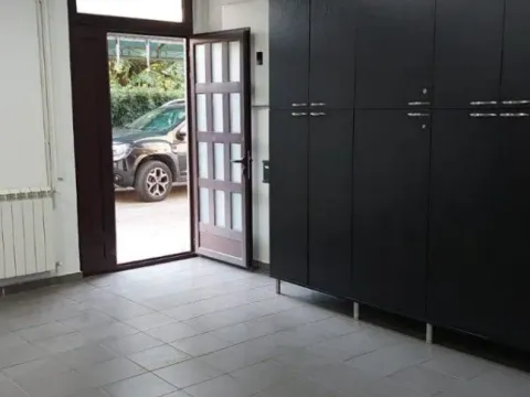 Izdavanje, poslovni prostor, 48m², Podgorica, Crna Gora - image 7