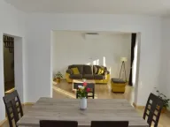 Izdavanje, četvorosoban stan, 210m², Marići, Tivat - image 6