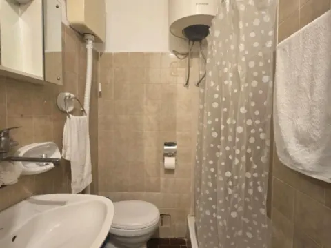 Izdavanje, jednosoban stan, 39m², Blok 6, Podgorica - image 11