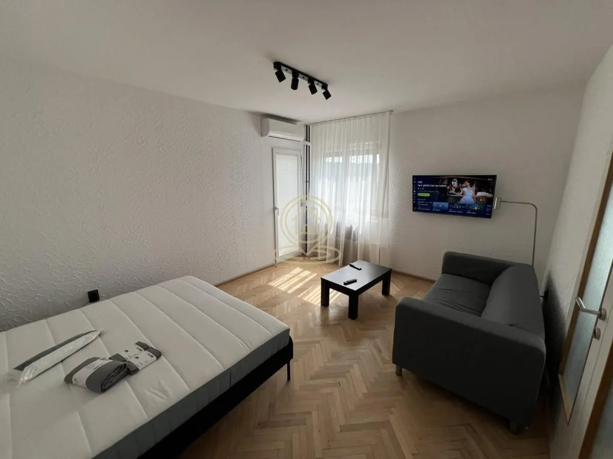 Izdavanje, jednosoban stan, 35m², Centar, Kragujevac