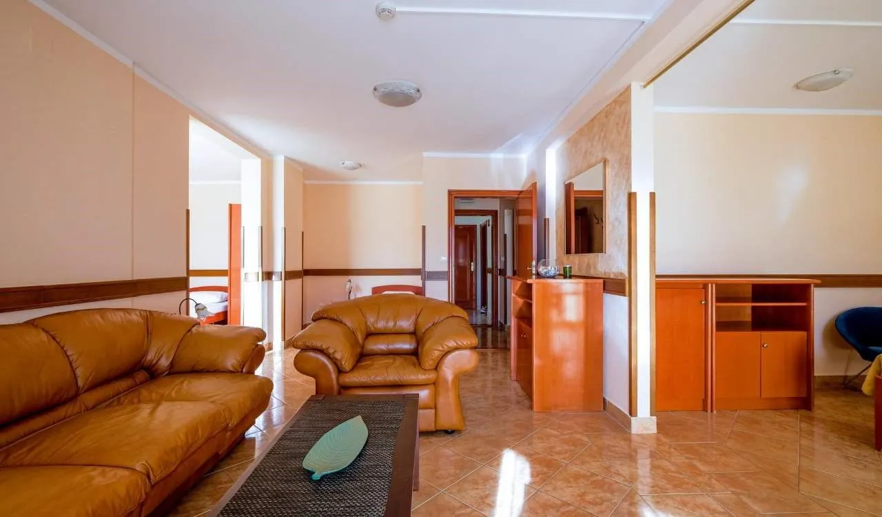 Prodaja, ugostiteljski objekat, 1256m², Podkošljun, Budva