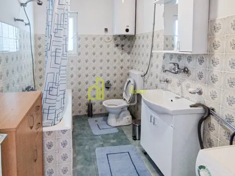 Izdavanje, kuća, 170m², Lješevići, Kotor - image 14