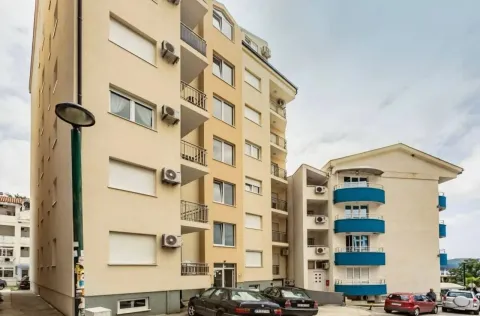 Izdavanje, jednosoban stan, 47m², Bečići, Budva - image 1