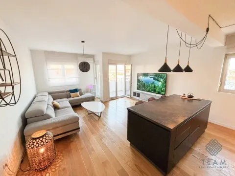 Prodaja, dvosoban stan, 70m², Central Point, Podgorica - image 12