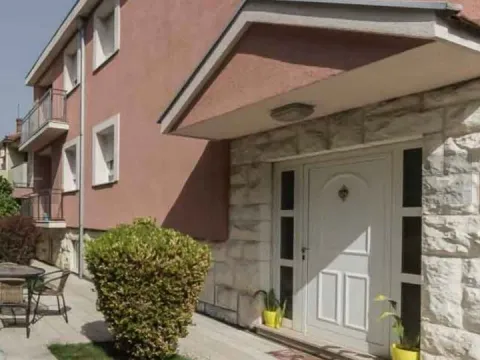 Prodaja, kuća, 340m², Gorica C, Podgorica - image 3