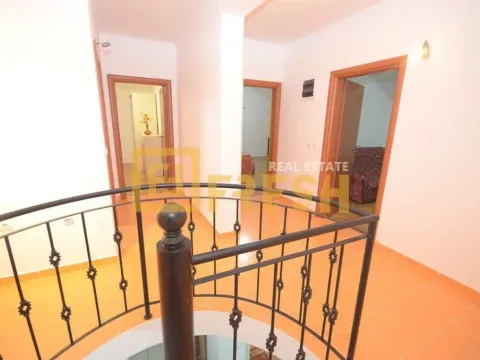 Prodaja, kuća, 253m², Tivat, Crna Gora - image 18