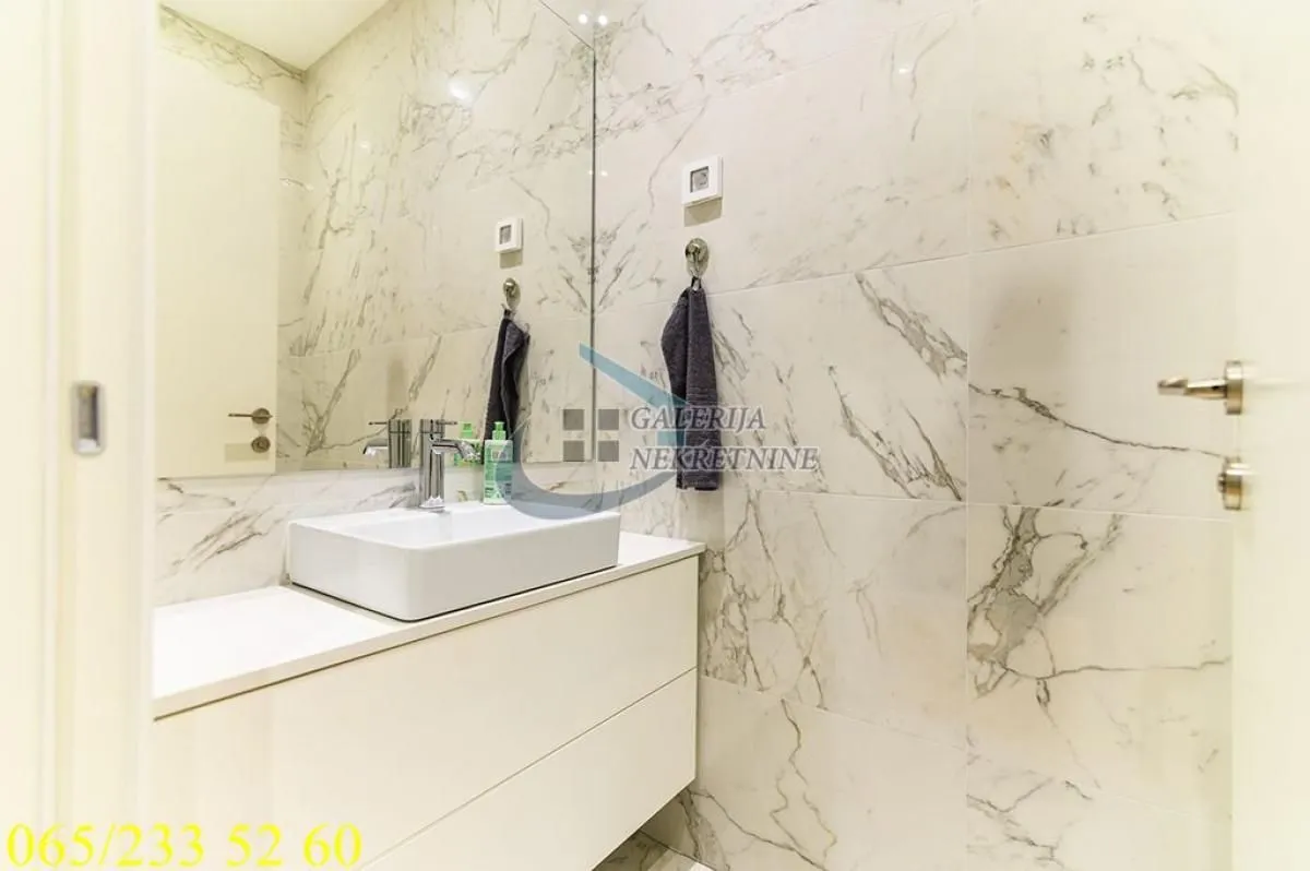 Prodaja, trosoban stan, 95m², Novi Beograd Blok 65, Novi Beograd Sve Podlokacije