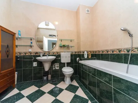 Rent, three bedroom apartment, 115m², Gorica C, Podgorica - image 17