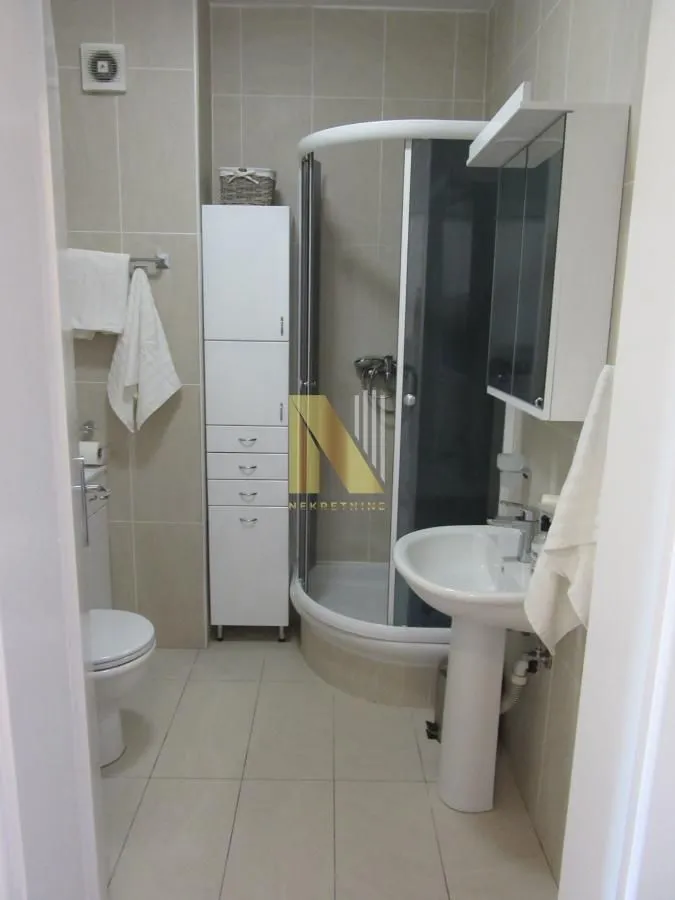 Izdavanje, dvosoban stan, 38m², Novi Sad, Srbija