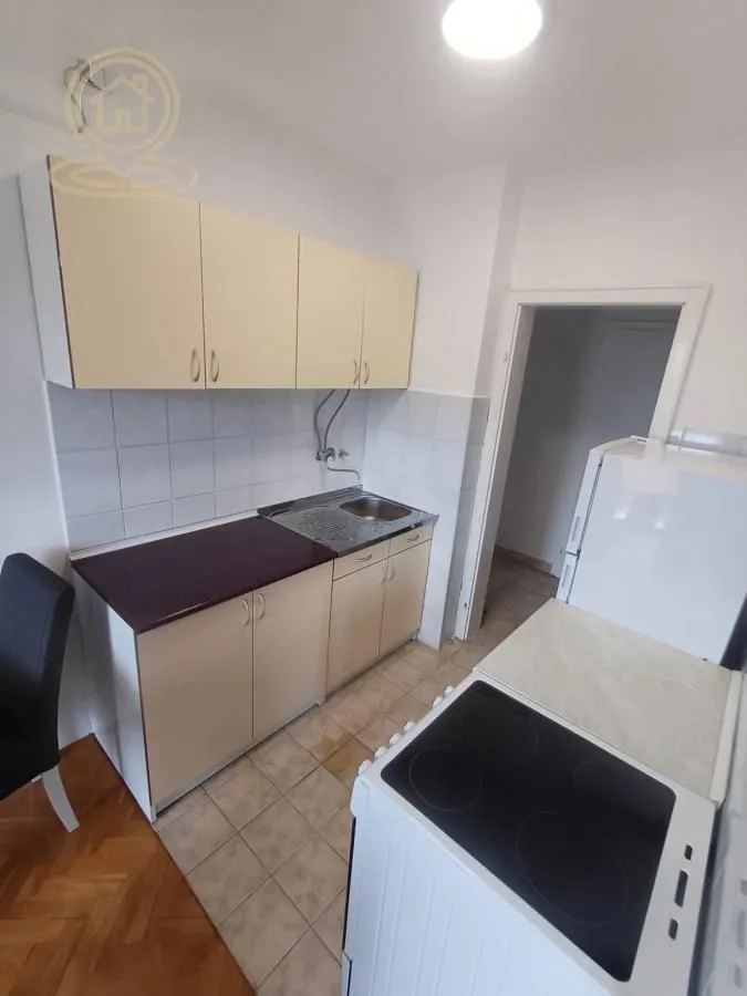Izdavanje, jednosoban stan, 42m², Grbavica, Novi Sad Sve Podlokacije
