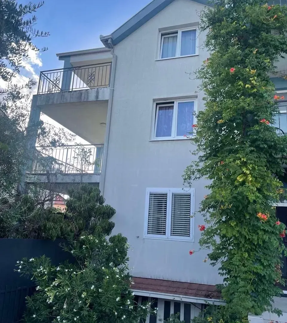 Izdavanje, trosoban stan, 141m², Donja Gorica, Podgorica