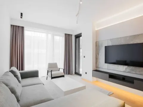 Izdavanje, jednosoban stan, 55m², Centar, Budva - image 2