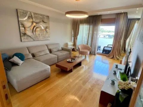 Izdavanje, trosoban stan, 113m², Preko Morače, Podgorica