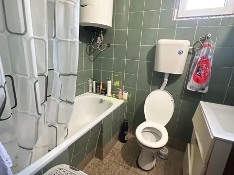 Prodaja, kuća, 191m², Tološi, Podgorica - image 7