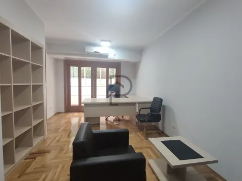 Izdavanje, poslovni prostor, 40m², Centar, Podgorica - image 2