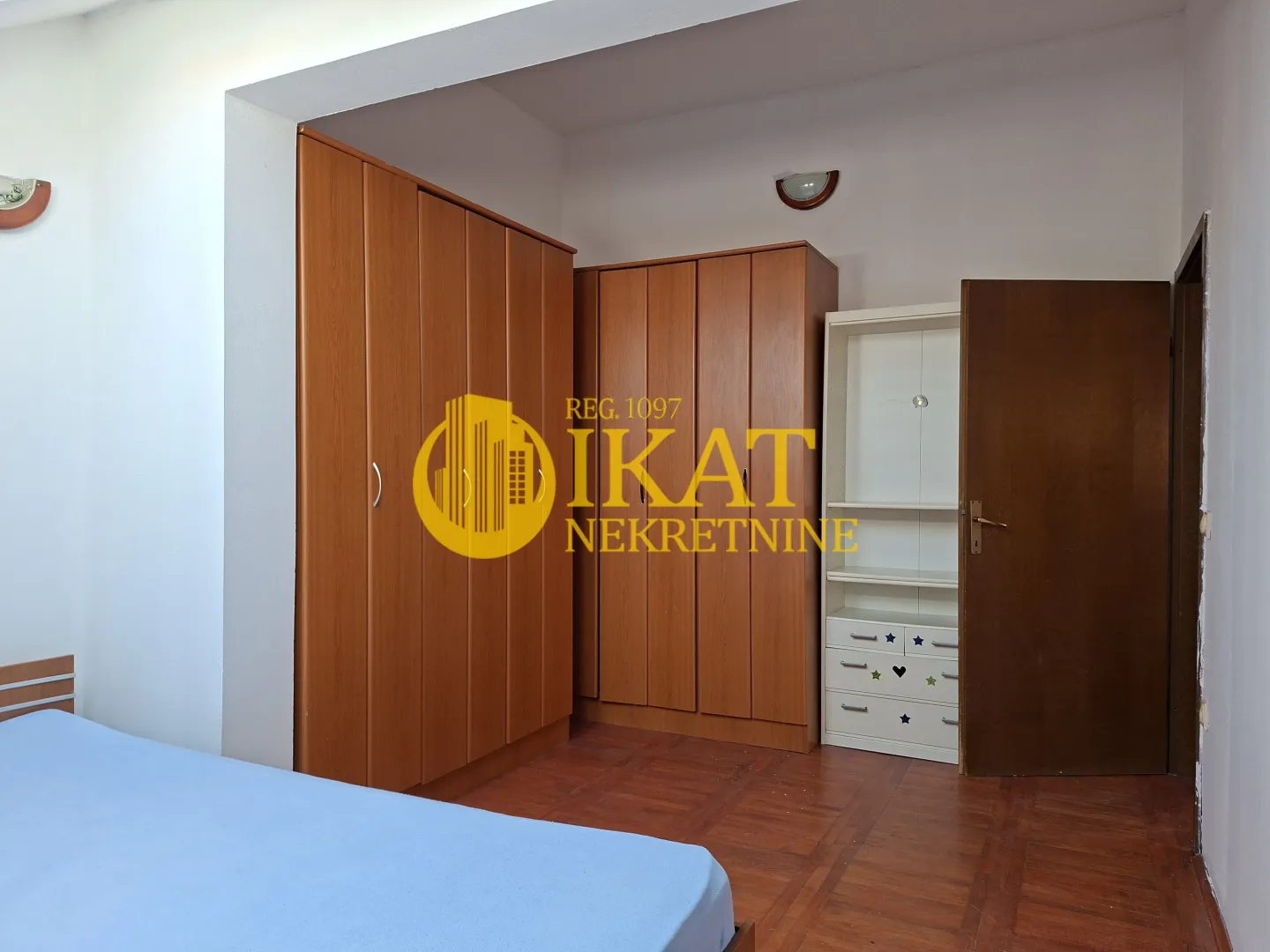 Izdavanje, trosoban stan, 70m², Vojvode Vlahovica, Beograd