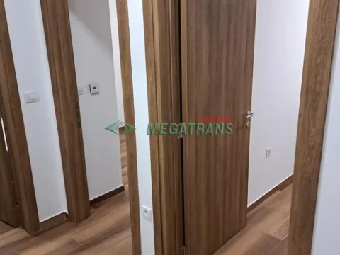 Izdavanje, četvorosoban stan, 100m², Centar, Novi Sad - image 7