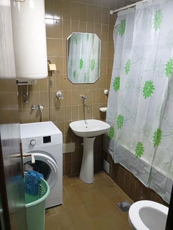 Izdavanje, dvosoban stan, 67m², Blok 6, Podgorica