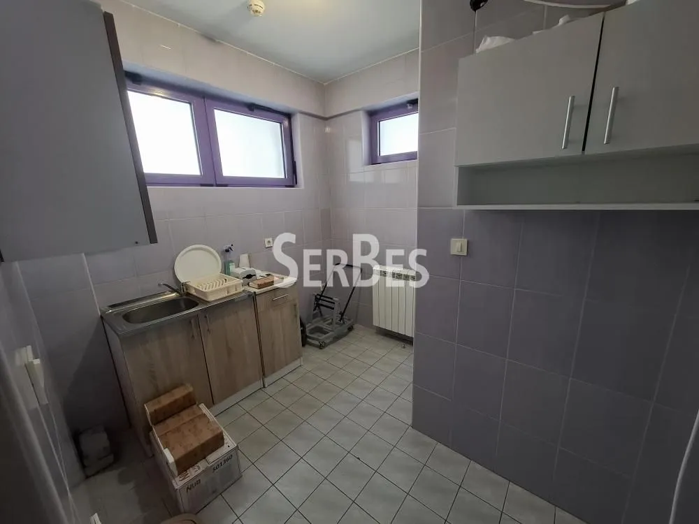 Rent, office space, 500m², Adamovićevo Naselje, Novi Sad Sve Podlokacije