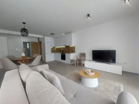 Izdavanje, dvosoban stan, 70m², Gradiošnica, Tivat - image 12