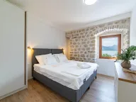 Rent, house, 150m², Orahovac, Kotor - image 9