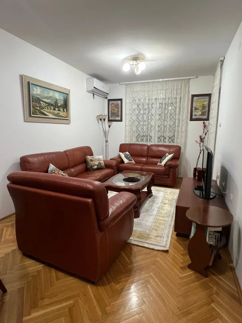 Izdavanje, jednosoban stan, 42m², Blok 9, Podgorica