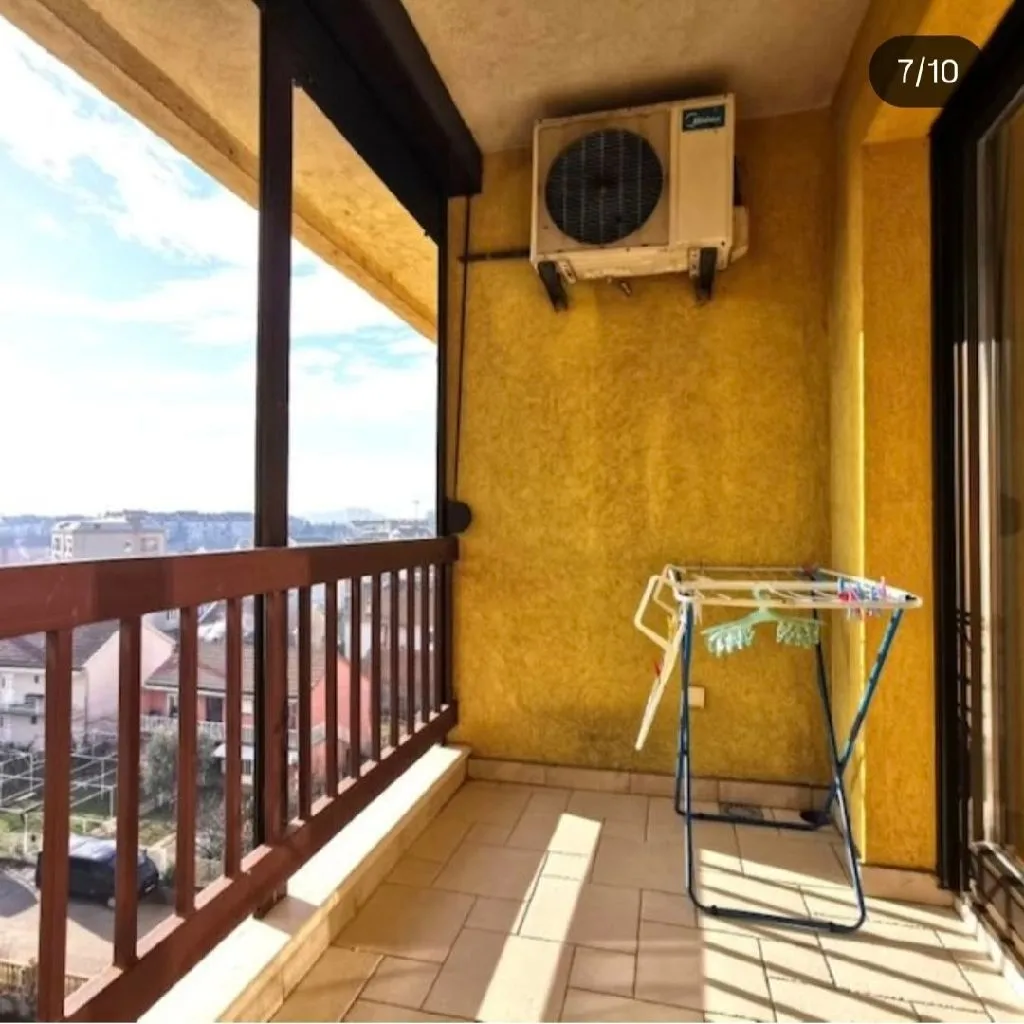 Izdavanje, jednosoban stan, 50m², Stari Aerodrom, Podgorica