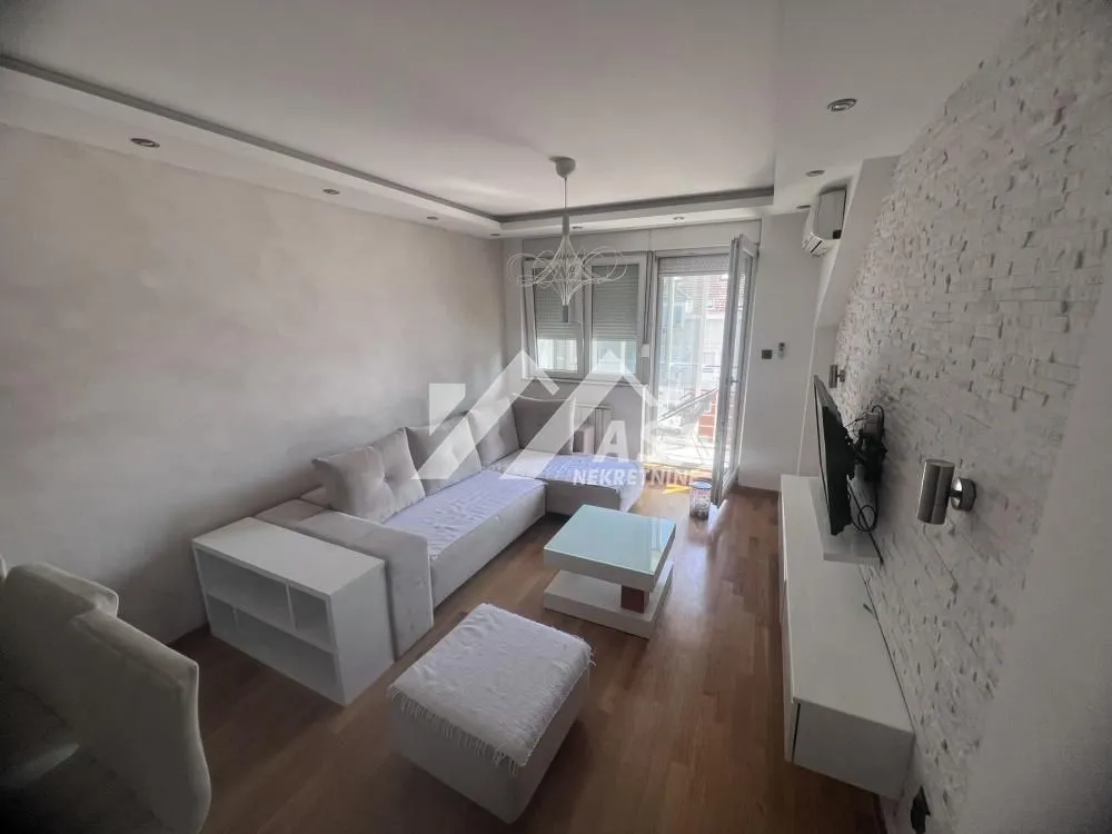 Izdavanje, dvosoban stan, 48m², Adamovićevo Naselje, Novi Sad Sve Podlokacije