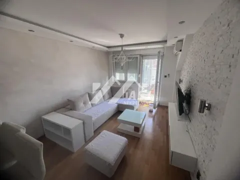 Izdavanje, dvosoban stan, 48m², Adamovićevo Naselje, Novi Sad Sve Podlokacije - image 1