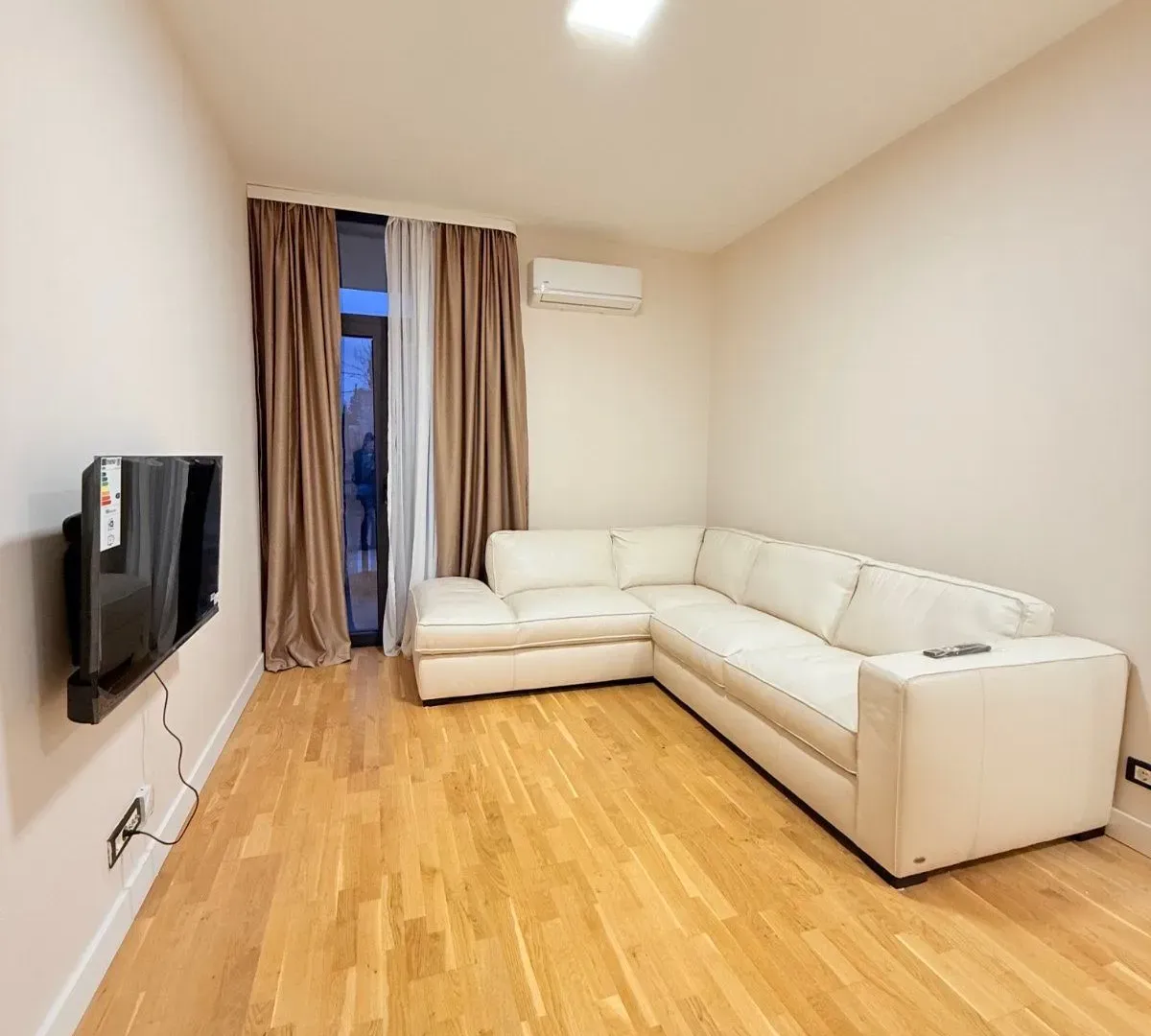 Izdavanje, dvosoban stan, 73m², Blok 9, Podgorica