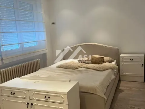 Izdavanje, četvorosoban stan, 95m², Centar, Novi Sad - image 4