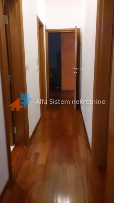 Izdavanje, trosoban stan, 95m², Savski Venac, Beograd