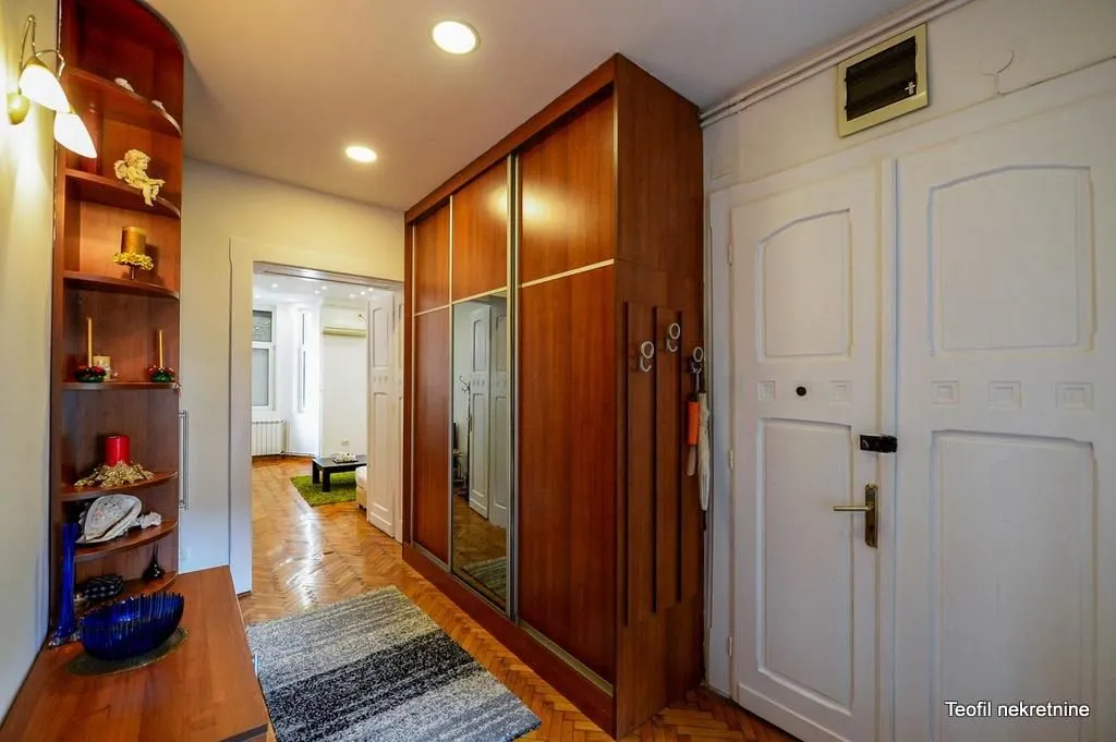 Prodaja, trosoban stan, 86m², Vračar, Šid