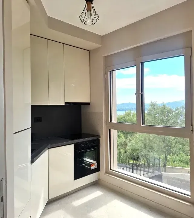 Izdavanje, stan, 41m², Tivat, Crna Gora